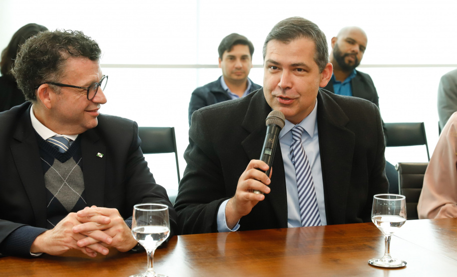 O Paraná é o primeiro Estado do Brasil a fechar um convênio com a Microsoft com o objetivo de fomentar a educação, qualificação, inovação e empreendedorismo. O protocolo de intenção foi assinado pelo governador Carlos Massa Ratinho Junior e a presidente da Microsoft Brasil, Tânia Cosentino, nesta quarta-feira (14), em solenidade no Palácio Iguaçu.