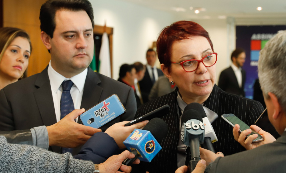 O Paraná é o primeiro Estado do Brasil a fechar um convênio com a Microsoft com o objetivo de fomentar a educação, qualificação, inovação e empreendedorismo. O protocolo de intenção foi assinado pelo governador Carlos Massa Ratinho Junior e a presidente da Microsoft Brasil, Tânia Cosentino, nesta quarta-feira (14), em solenidade no Palácio Iguaçu.