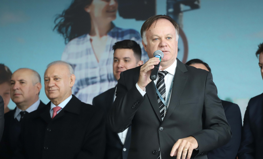 O governador Carlos Massa Ratinho Junior e o diretor do Detran, Cezar Kogut, autorizam repasse do Detran para municípios realizarem obras de sinalização nas cidades. N/F: diretor do Detran / Pr, Cezar Kogut.Curitiba, 14-08-19Foto: Arnaldo Alves / ANPr.