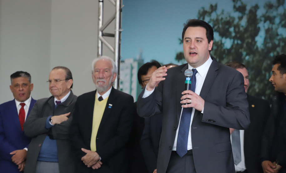 O governador Carlos Massa Ratinho Junior e o diretor do Detran, Cezar Kogut, autorizam repasse do Detran para municípios realizarem obras de sinalização nas cidades.Curitiba, 14-08-19Foto: Arnaldo Alves / ANPr.