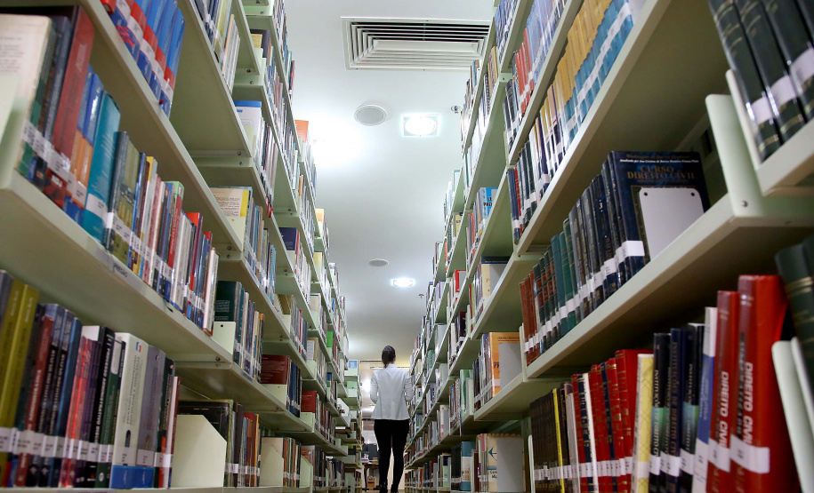 Uma exposição que reúne documentos, livros e fotos históricas está sendo organizada pela biblioteca da Procuradoria-Geral do Estado para comemorar os 70 anos do setor. Além de falar da biblioteca em si, a exposição conta um pouco da história e a importância da Procuradoria no âmbito estadual. Foto: Jaelson Lucas/AEN