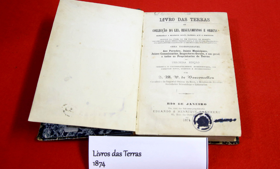 Uma exposição que reúne documentos, livros e fotos históricas está sendo organizada pela biblioteca da Procuradoria-Geral do Estado para comemorar os 70 anos do setor. Além de falar da biblioteca em si, a exposição conta um pouco da história e a importância da Procuradoria no âmbito estadual. Foto: Jaelson Lucas/AEN