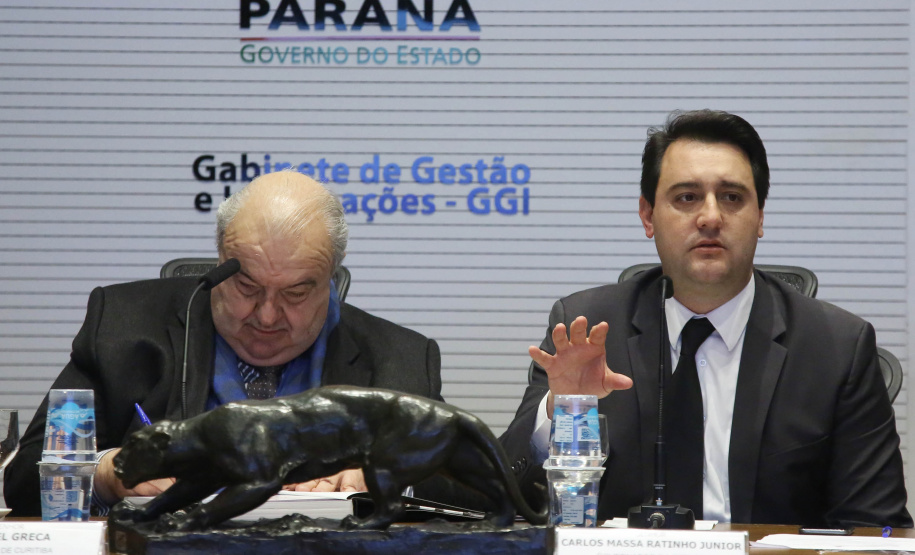 Pelo menos 78 esculturas originais do paranaense João Turin, que fazem parte do acervo do Estado, irão compor o memorial em homenagem ao artista, que será construído no Parque São Loureço, em Curitiba. O governador Carlos Massa Ratinho Junior e o prefeito Rafael Greca assinaram nesta quarta-feira (14), no Palácio Iguaçu, um protocolo de intenções que formaliza o repasse das obras de arte à prefeitura, para que sejam expostas no memorial.