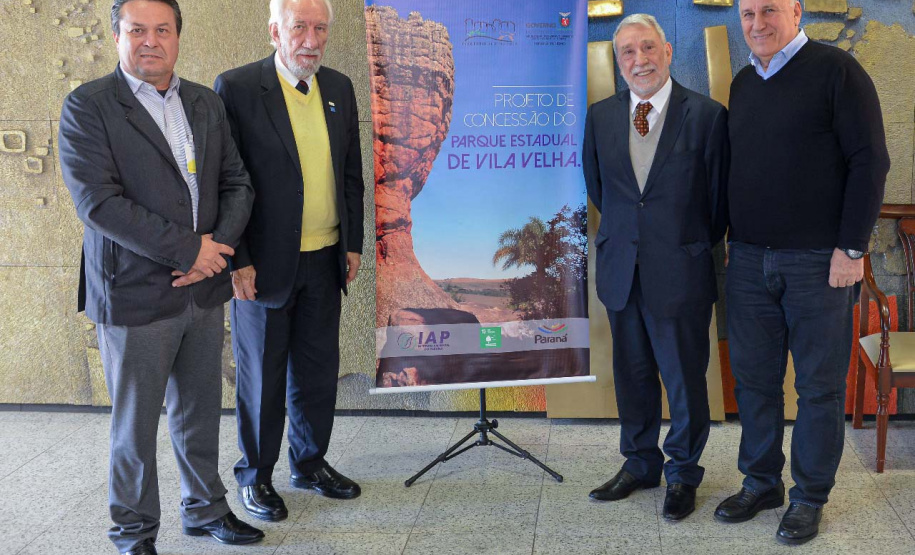 A Secretaria de Estado do Desenvolvimento Sustentável e do Turismo
promoveu nessa terça e quarta-feira (13 e 14), em São Paulo e Curitiba,
Roadshows (exposições itinerantes) para apresentar as oportunidades de
negócio que o Parque Estadual de Vila Velha tem em relação à natureza, ao
turismo e à economia. O público-alvo são investidores.Foto: Denis Ferreira Netto/SEDEST