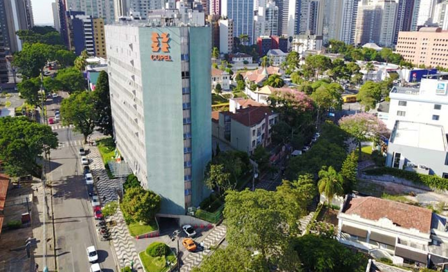 A eficiência operacional da Copel é um dos principais destaques do balanço financeiro do segundo trimestre da companhia. O foco em uma gestão rígida de custos, na melhoria dos processos e no incentivo à inovação transpareceu em indicadores positivos nos primeiros seis meses de 2019. Os resultados financeiros da empresa foram divulgados ao mercado nesta quarta (14). Divulgação/Copel
