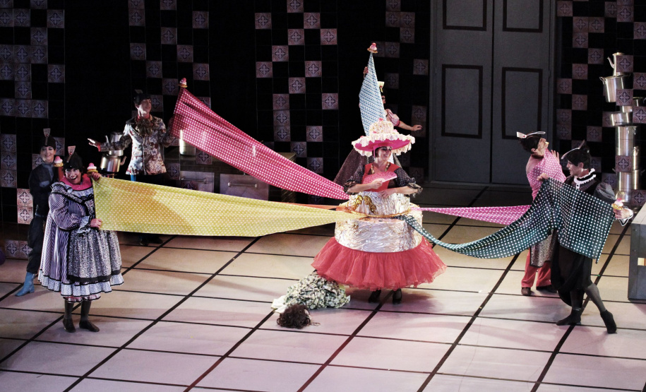 O G2 Cia. de Dança e o Balé Teatro Guaíra se apresentam em Recife e São Paulo, respectivamente, em agosto, e levam para o Brasil o melhor da arte produzida no Paraná. Em Pernambuco, será apresentado o espetáculo La Cena e no Museu de Arte de São Paulo (Masp), o BTG dança Trânsito.agens:Karin van der Broocke