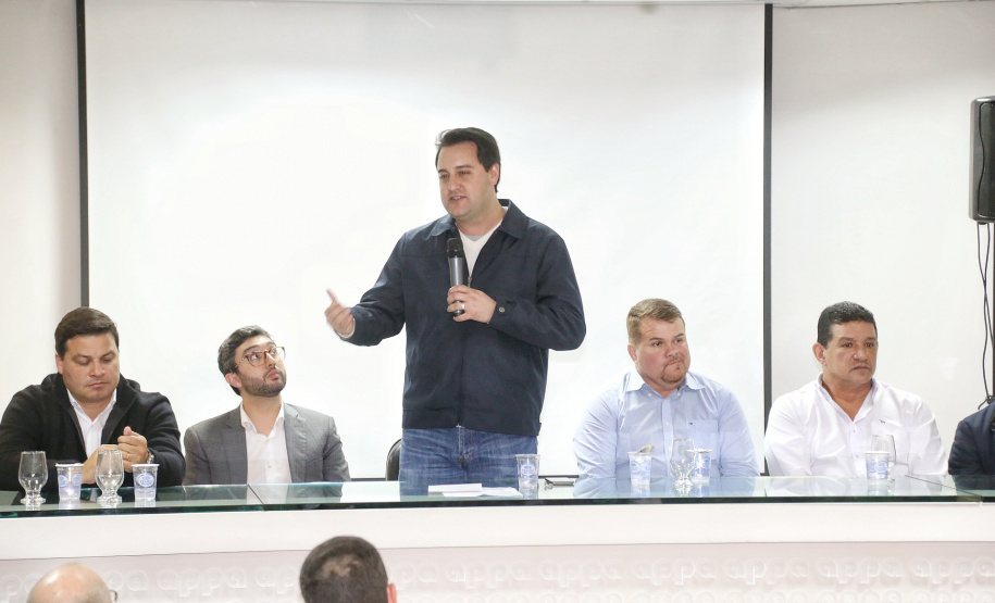 O Corredor de Exportação do Porto de Paranaguá, sistema por onde são movimentados grãos e farelos, será remodelado e modernizado para atender a crescente demanda do agronegócio paranaense. A estrutura foi construída ainda na década de 1970. Nesta quinta-feira (15), o governador Carlos Massa Ratinho Junior esteve em Paranaguá e  autorizou a licitação do projeto básico das obras. Foto: Gilson Abreu/AEN