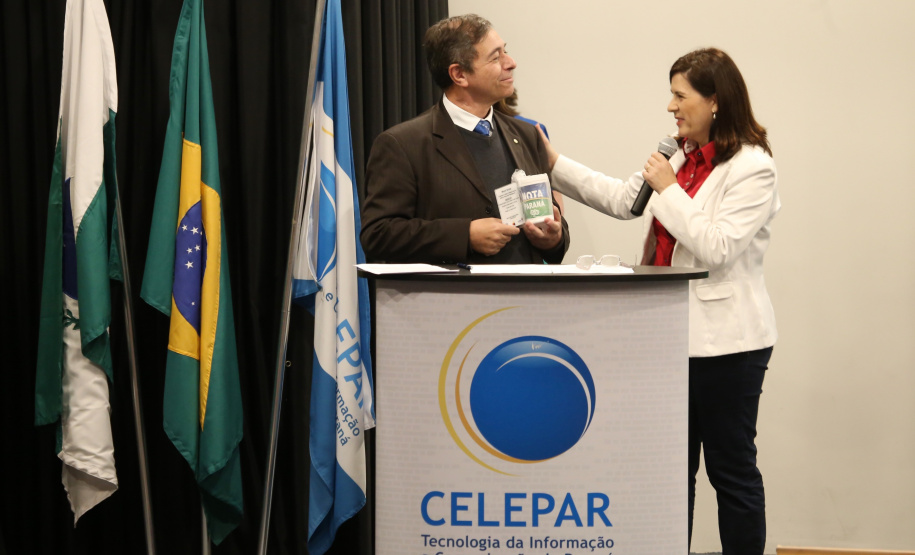 São três entidades de assistência social as ganhadoras deste mês dos prêmios distribuídos pelo programa Nota Paraná, mantido pela Secretaria de Estado da Fazenda. O programa devolve 30% do Imposto sobre Circulação de Mercadorias e Serviços (ICMS) recolhido pela Receita Estadual ao consumidor que pede nota fiscal no comércio. Foto: José Fernando Ogura/AEN