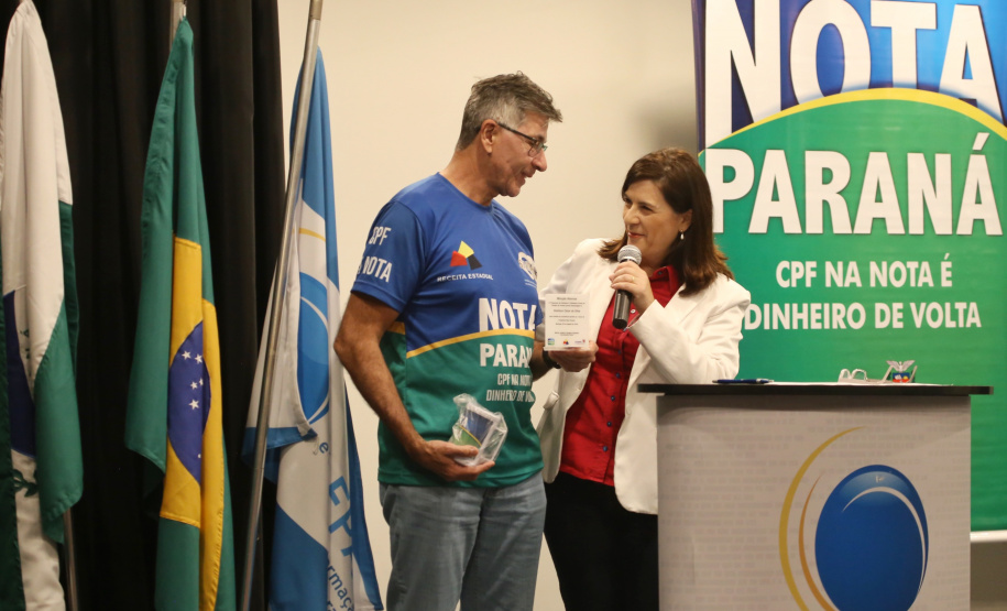 São três entidades de assistência social as ganhadoras deste mês dos prêmios distribuídos pelo programa Nota Paraná, mantido pela Secretaria de Estado da Fazenda. O programa devolve 30% do Imposto sobre Circulação de Mercadorias e Serviços (ICMS) recolhido pela Receita Estadual ao consumidor que pede nota fiscal no comércio. Foto: José Fernando Ogura/AEN