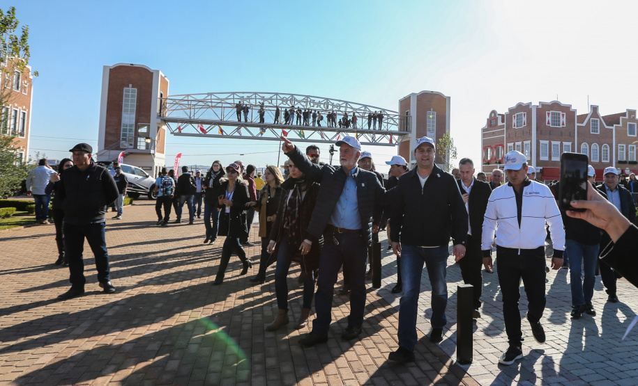 O governador Carlos Massa Ratinho Junior visita nesta quinta-feira (15), a Agroleite, realizado pela Cooperativa Castrolanda, em Castro, nos Campos Gerais. Considerado um dos maiores eventos da cadeia do leite na América, a Agroleite tem foco na tecnologia, produtividade e melhores resultados para os produtores. Castro, 15/08/2019 -  Foto: Geraldo Bubniak/AEN