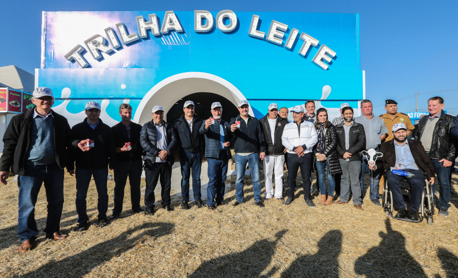 O governador Carlos Massa Ratinho Junior visita nesta quinta-feira (15), a Agroleite, realizado pela Cooperativa Castrolanda, em Castro, nos Campos Gerais. Considerado um dos maiores eventos da cadeia do leite na América, a Agroleite tem foco na tecnologia, produtividade e melhores resultados para os produtores. Castro, 15/08/2019 -  Foto: Geraldo Bubniak/AEN