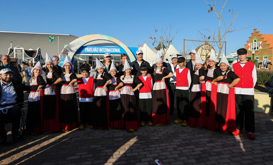 O governador Carlos Massa Ratinho Junior visita nesta quinta-feira (15), a Agroleite, realizado pela Cooperativa Castrolanda, em Castro, nos Campos Gerais. Considerado um dos maiores eventos da cadeia do leite na América, a Agroleite tem foco na tecnologia, produtividade e melhores resultados para os produtores. Castro, 15/08/2019 -  Foto: Geraldo Bubniak/AEN