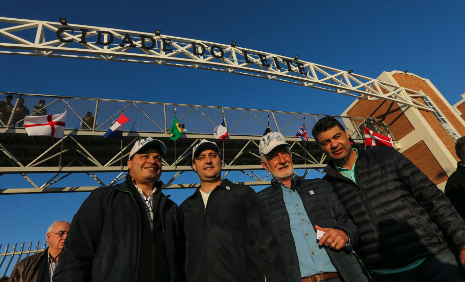 O governador Carlos Massa Ratinho Junior visita nesta quinta-feira (15), a Agroleite, realizado pela Cooperativa Castrolanda, em Castro, nos Campos Gerais. Considerado um dos maiores eventos da cadeia do leite na América, a Agroleite tem foco na tecnologia, produtividade e melhores resultados para os produtores. Castro, 15/08/2019 -  Foto: Geraldo Bubniak/AEN