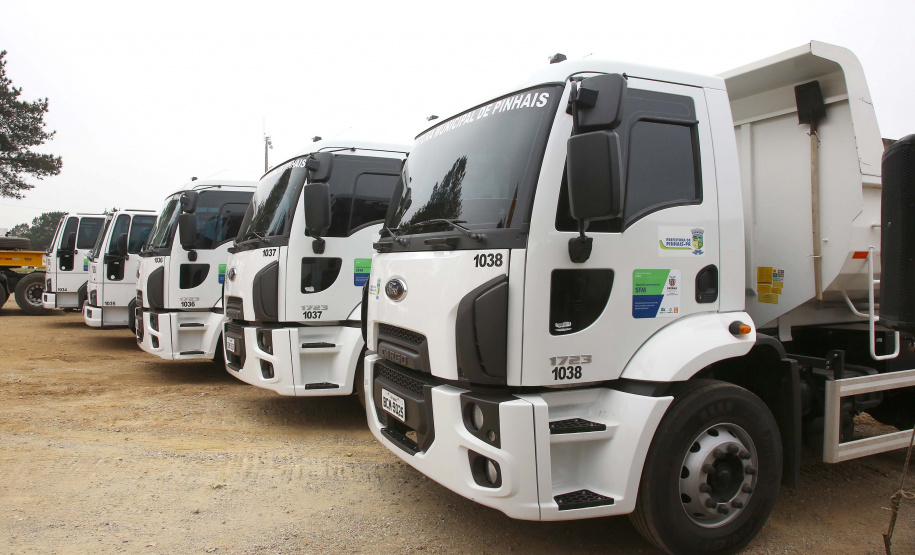 Pinhais, na Região Metropolitana de Curitiba, vai investir em construção de calçadas, compra de maquinários e reparos em escolas. O montante soma R$ 5,5 milhões e inbclui, também, a ampliação do sistema de abastecimento de água. Nesta sexta-feira (16), o governador Carlos Massa Ratinho Junior confirmou o pacote de investimento no município e destacou outras ações do Estado na Grande Curitiba.