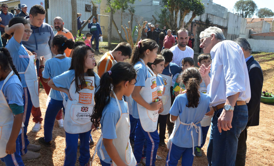 O trabalho de revitalização da Horta Comunitária Visitação, no Bairro Boqueirão, em Curitiba, foi inaugurado nesta sexta-feira (16)