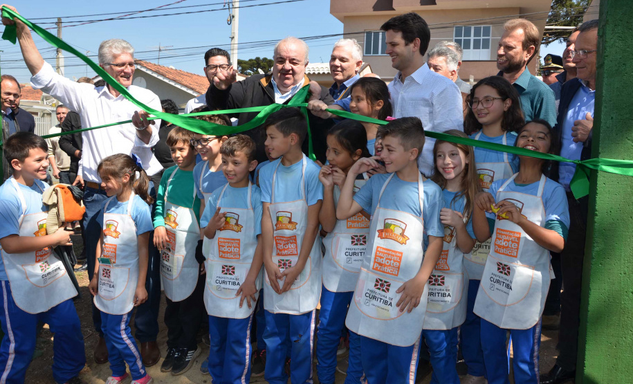 O trabalho de revitalização da Horta Comunitária Visitação, no Bairro Boqueirão, em Curitiba, foi inaugurado nesta sexta-feira (16)