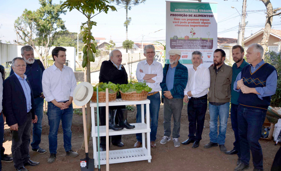 O trabalho de revitalização da Horta Comunitária Visitação, no Bairro Boqueirão, em Curitiba, foi inaugurado nesta sexta-feira (16)