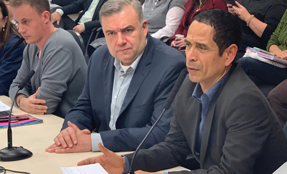 Termo de cooperação firmado nesta sexta-feira (16/08) pelos secretários da Justiça, Família e Trabalho do Governo do Paraná, Ney Leprevost, e da Segurança Pública, Rômulo Marinho, transforma o projeto-piloto “Criança e Adolescente Protegidos” em um programa permanente e autoriza o repasse de R$ 2,98 milhões do Fundo da Infância e Adolescência (FIA) para sua ampliação.