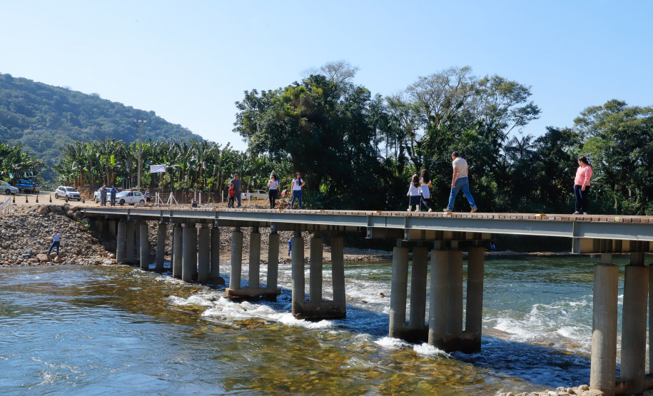 O governador Carlos Massa Ratinho Junior e o prefeito de Guaratuba, Roberto Justus, inauguraram a ponte sobre o Rio Cubatão, em Guaratuba.