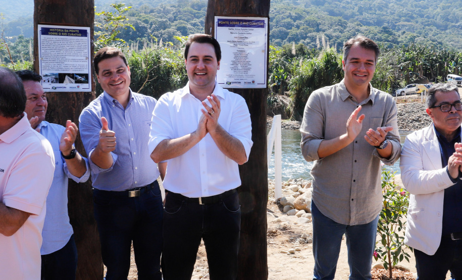 O governador Carlos Massa Ratinho Junior e o prefeito de Guaratuba, Roberto Justus, inauguraram a ponte sobre o Rio Cubatão, em Guaratuba.