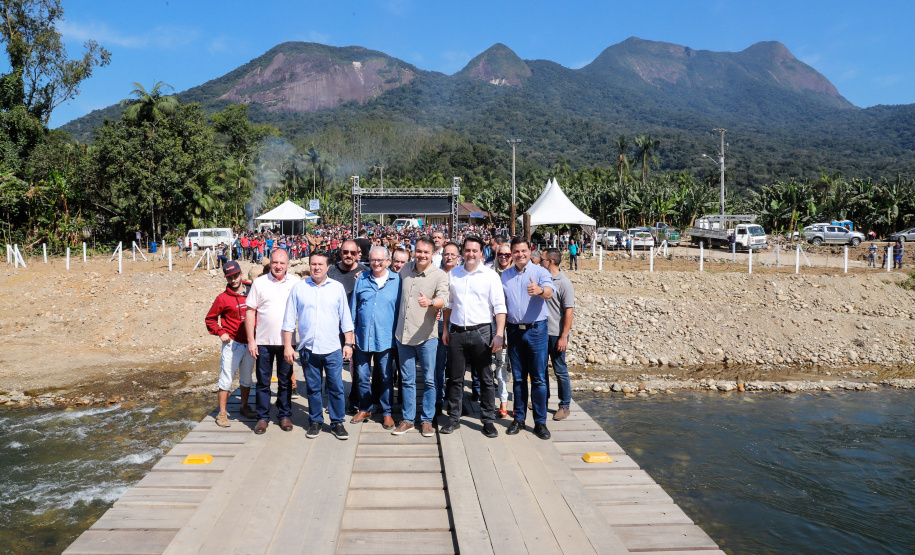 O governador Carlos Massa Ratinho Junior e o prefeito de Guaratuba, Roberto Justus, inauguraram a ponte sobre o Rio Cubatão, em Guaratuba.
