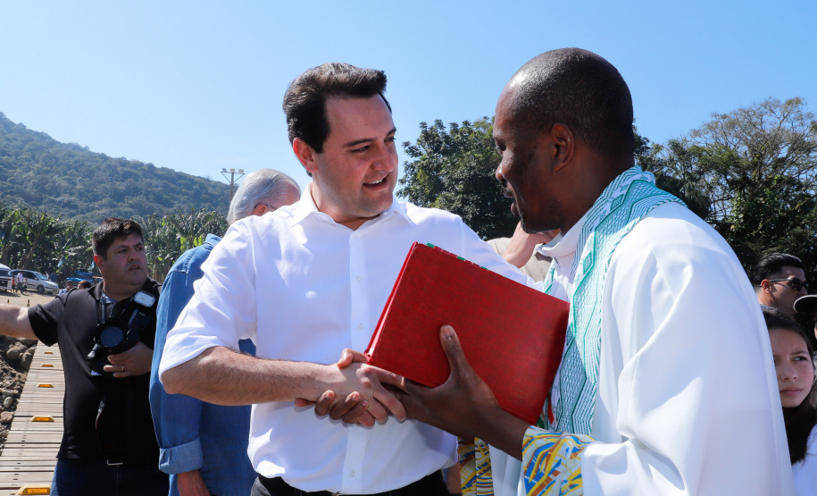 O governador Carlos Massa Ratinho Junior e o prefeito de Guaratuba, Roberto Justus, inauguraram a ponte sobre o Rio Cubatão, em Guaratuba.