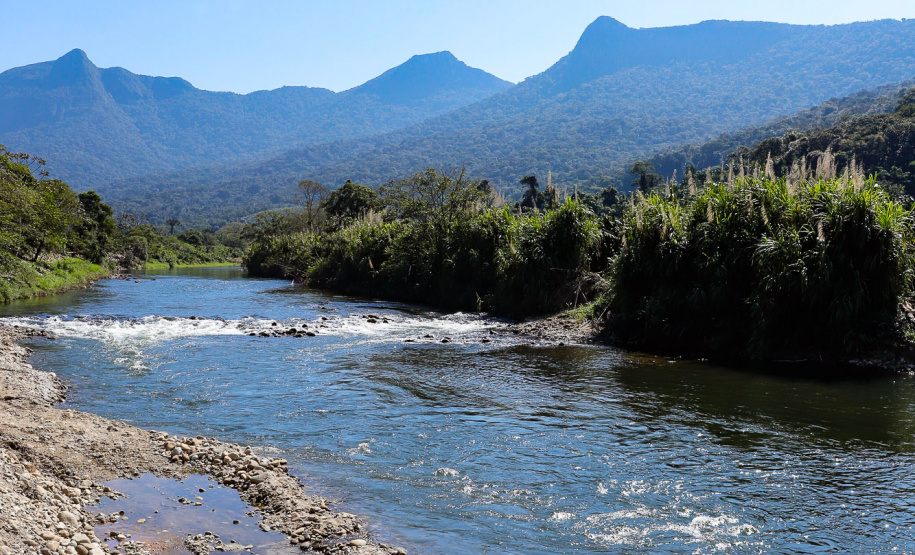 O governador Carlos Massa Ratinho Junior e o prefeito de Guaratuba, Roberto Justus, inauguraram a ponte sobre o Rio Cubatão, em Guaratuba.
