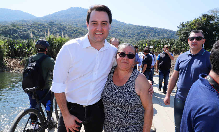 O governador Carlos Massa Ratinho Junior e o prefeito de Guaratuba, Roberto Justus, inauguraram a ponte sobre o Rio Cubatão, em Guaratuba.
