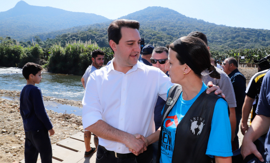 O governador Carlos Massa Ratinho Junior e o prefeito de Guaratuba, Roberto Justus, inauguraram a ponte sobre o Rio Cubatão, em Guaratuba.
