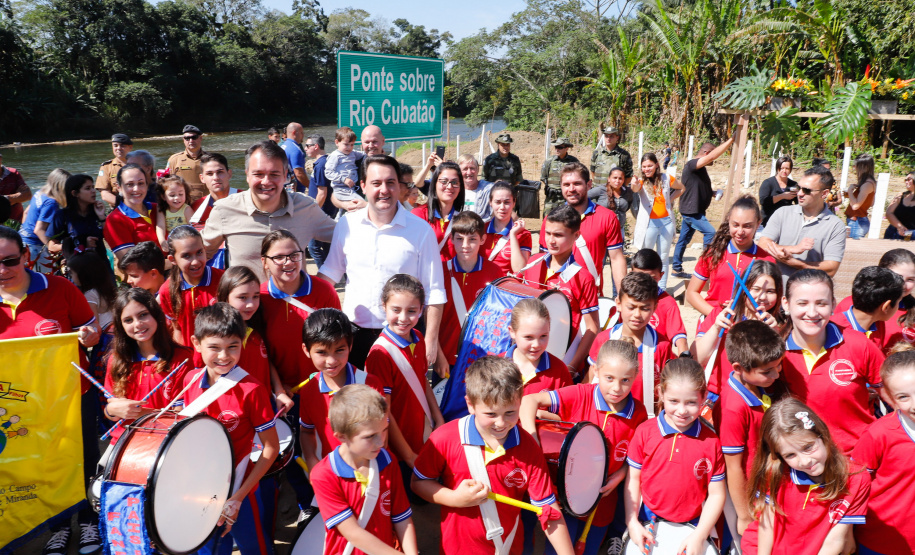 O governador Carlos Massa Ratinho Junior e o prefeito de Guaratuba, Roberto Justus, inauguraram a ponte sobre o Rio Cubatão, em Guaratuba.