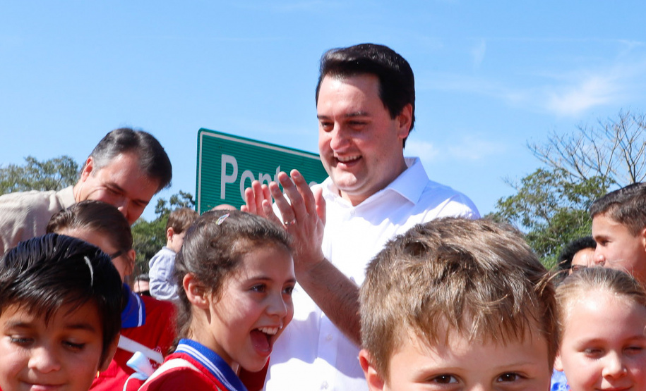 O governador Carlos Massa Ratinho Junior e o prefeito de Guaratuba, Roberto Justus, inauguraram a ponte sobre o Rio Cubatão, em Guaratuba.
