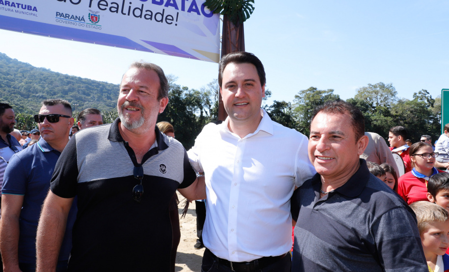 O governador Carlos Massa Ratinho Junior e o prefeito de Guaratuba, Roberto Justus, inauguraram a ponte sobre o Rio Cubatão, em Guaratuba.