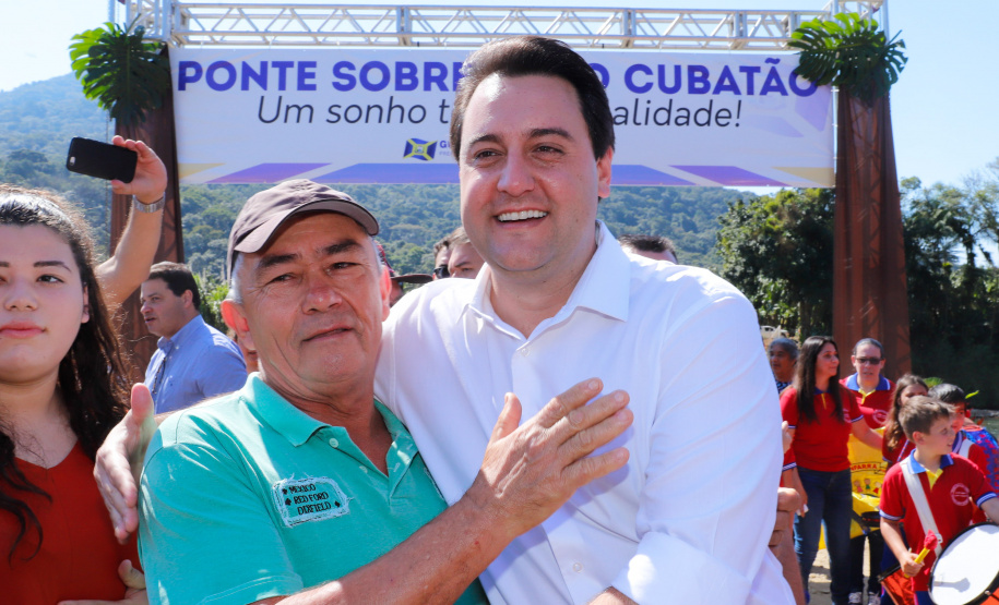 O governador Carlos Massa Ratinho Junior e o prefeito de Guaratuba, Roberto Justus, inauguraram a ponte sobre o Rio Cubatão, em Guaratuba.