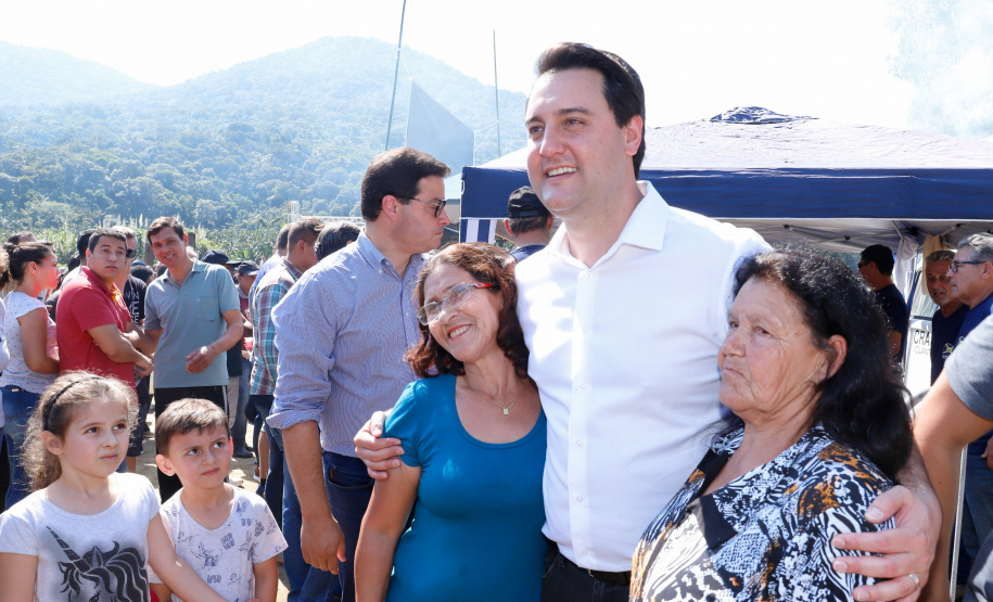 O governador Carlos Massa Ratinho Junior e o prefeito de Guaratuba, Roberto Justus, inauguraram a ponte sobre o Rio Cubatão, em Guaratuba.