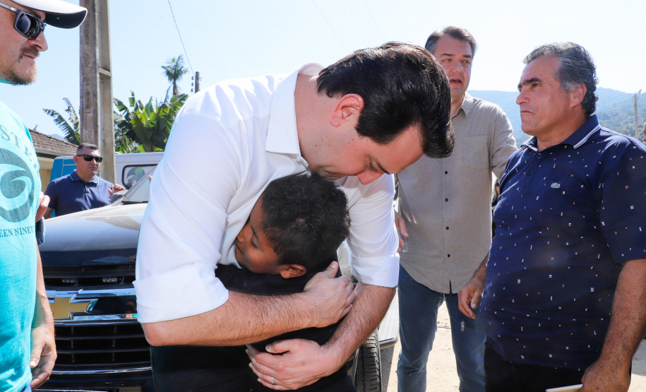 O governador Carlos Massa Ratinho Junior e o prefeito de Guaratuba, Roberto Justus, inauguraram a ponte sobre o Rio Cubatão, em Guaratuba.