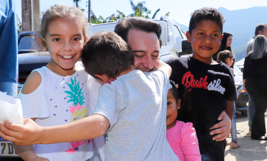O governador Carlos Massa Ratinho Junior e o prefeito de Guaratuba, Roberto Justus, inauguraram a ponte sobre o Rio Cubatão, em Guaratuba.