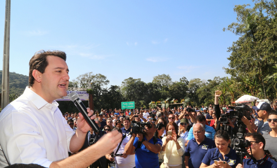 O governador Carlos Massa Ratinho Junior e o prefeito de Guaratuba, Roberto Justus, inauguraram a ponte sobre o Rio Cubatão, em Guaratuba. Foto:Gilson Abreu/AEN