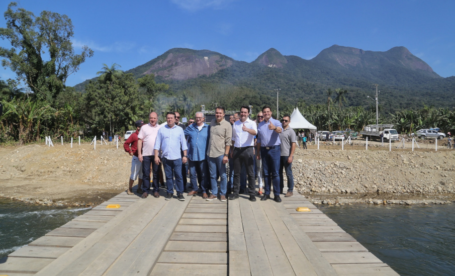 O governador Carlos Massa Ratinho Junior e o prefeito de Guaratuba, Roberto Justus, inauguraram a ponte sobre o Rio Cubatão, em Guaratuba. Foto:Gilson Abreu/AEN