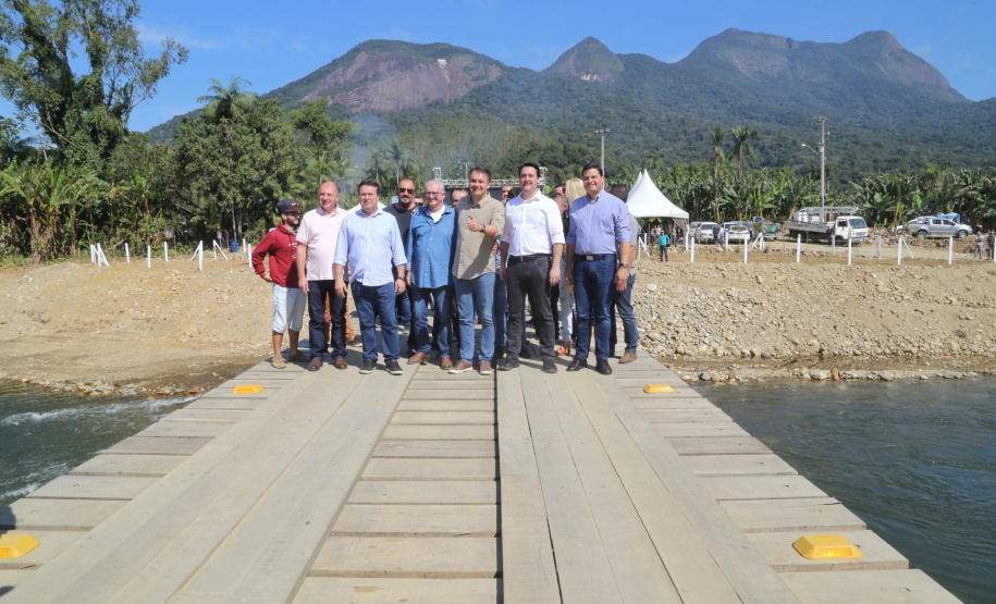 O governador Carlos Massa Ratinho Junior e o prefeito de Guaratuba, Roberto Justus, inauguraram a ponte sobre o Rio Cubatão, em Guaratuba. Foto:Gilson Abreu/AEN