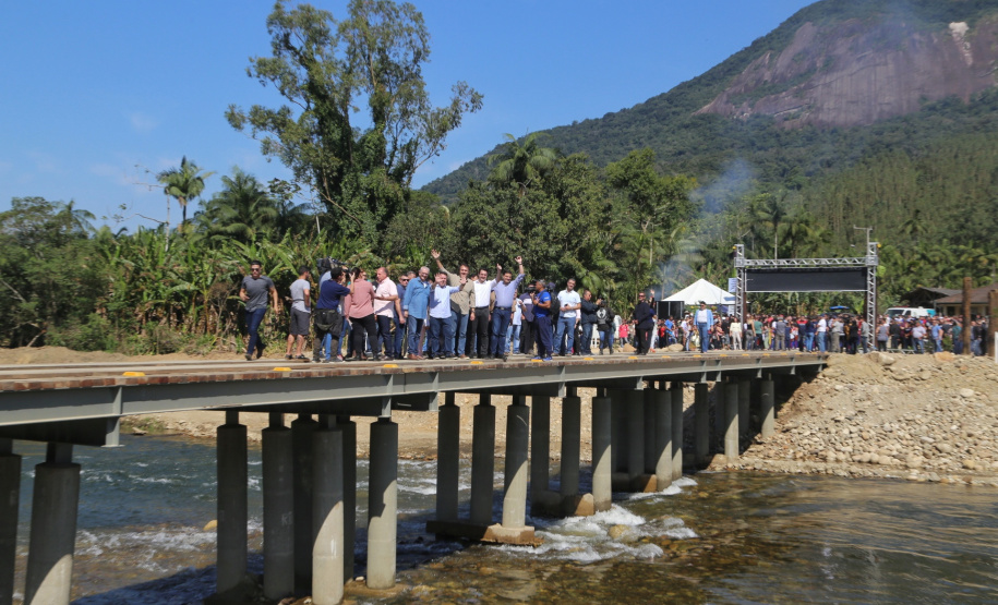 O governador Carlos Massa Ratinho Junior e o prefeito de Guaratuba, Roberto Justus, inauguraram a ponte sobre o Rio Cubatão, em Guaratuba. Foto:Gilson Abreu/AEN