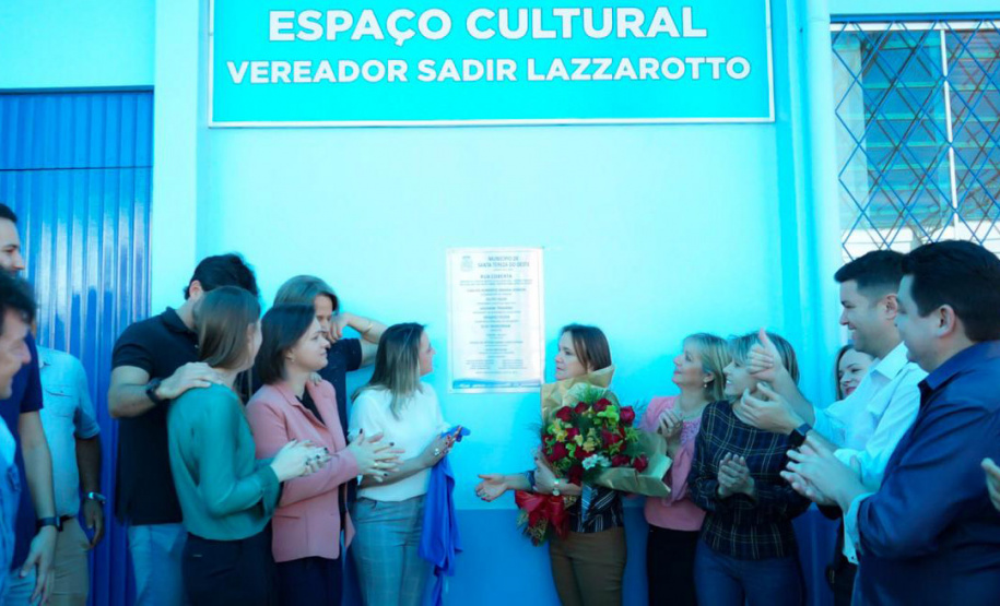 O chefe da Casa Civil do Paraná, Guto Silva, e o prefeito de Santa Tereza do Oeste, Elio Marciniak, inauguraram neste sábado (17) obras que somam mais de R$ 1,5 milhão. Além de novo espaço cultural, a cidade ganhou uma unidade básica de saúde, um barracão industrial e uma ciclovia. FOTO: Casa Civil