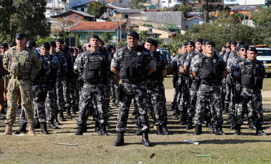 A Polícia Militar realizou duas novas edições da operação Tático Móvel na semana passada em Curitiba. O trabalho preventivo de segurança teve mais de 1,8 mil pessoas e 665 veículos abordados, com 16 prisões e 187 autos de infração lavrados. As ações envolveram 550 policiais entre quinta-feira (15) e sexta-feira (16/08).