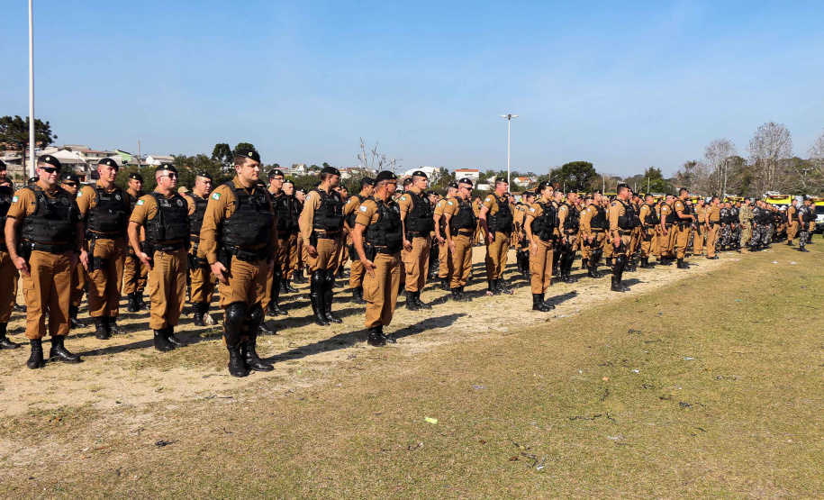 A Polícia Militar realizou duas novas edições da operação Tático Móvel na semana passada em Curitiba. O trabalho preventivo de segurança teve mais de 1,8 mil pessoas e 665 veículos abordados, com 16 prisões e 187 autos de infração lavrados. As ações envolveram 550 policiais entre quinta-feira (15) e sexta-feira (16/08).
