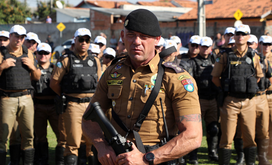 A Polícia Militar realizou duas novas edições da operação Tático Móvel na semana passada em Curitiba. O trabalho preventivo de segurança teve mais de 1,8 mil pessoas e 665 veículos abordados, com 16 prisões e 187 autos de infração lavrados. As ações envolveram 550 policiais entre quinta-feira (15) e sexta-feira (16/08).