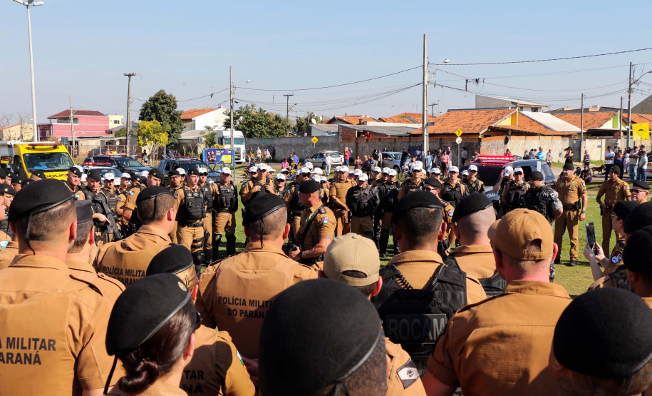 A Polícia Militar realizou duas novas edições da operação Tático Móvel na semana passada em Curitiba. O trabalho preventivo de segurança teve mais de 1,8 mil pessoas e 665 veículos abordados, com 16 prisões e 187 autos de infração lavrados. As ações envolveram 550 policiais entre quinta-feira (15) e sexta-feira (16/08).