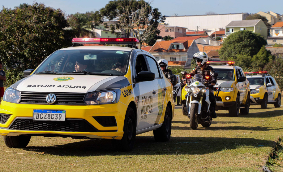 A Polícia Militar realizou duas novas edições da operação Tático Móvel na semana passada em Curitiba. O trabalho preventivo de segurança teve mais de 1,8 mil pessoas e 665 veículos abordados, com 16 prisões e 187 autos de infração lavrados. As ações envolveram 550 policiais entre quinta-feira (15) e sexta-feira (16/08).