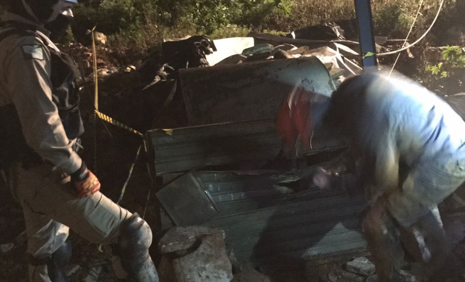 Uma busca que exige mergulhos em locais profundos, salvamento em áreas remotas ou em montanhas, resgate a pessoas soterradas. Estes são alguns exemplos de situações extremas que exigem uma atuação especializada do Corpo de Bombeiros. No Paraná, os profissionais passam por treinamentos especiais que os preparam para agir de forma rápida e eficiente sempre que precisam atender situações complexas, muito além do combate a incêndios. Foto: Divulgação/Corpo de Bombeiros