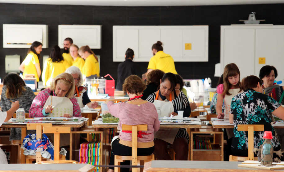 Toda quarta-feira é dia de entrada gratuita no Museu Oscar Niemeyer (MON), data em que museu também oferta atividades especiais para o público. Nesta semana, no dia 21, a equipe do Educativo mediará uma visita à exposição Declaração de Princípios, do artista Geraldo Leão, na Sala 7.