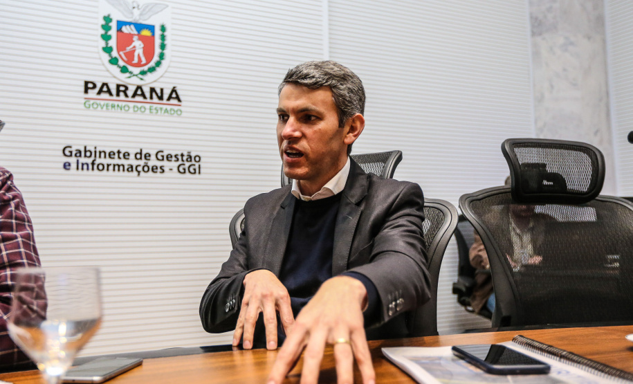 Planejamento de longo prazo, aliando desenvolvimento e sustentabilidade. Essa é a meta que norteia as ações do Governo do Estado para a Grande Curitiba. O governador Carlos Massa Ratinho Junior determinou que a Coordenação da Região Metropolitana de Curitiba (Comec) deixasse de ser apenas o elo responsável pela organização do transporte público nos 29 municípios vizinhos à capital para ganhar protagonismo e passar a pensar a região para as próximas décadas.