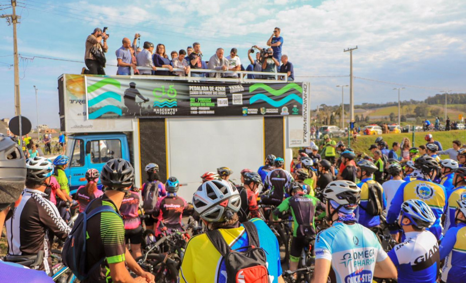A cidade de Pinhais, na Região Metropolitana de Curitiba (RMC), ganhou no domingo (18) a Ciclorrota Nascentes do Iguaçu. O evento de estreia contou com a participação de milhares de ciclistas que seguiram em uma pedalada de 42 km passando pelos municípios integrantes do circuito – além de Pinhais, Piraquara e Quatro Barras. 
Foto: Divulgação/COMEC